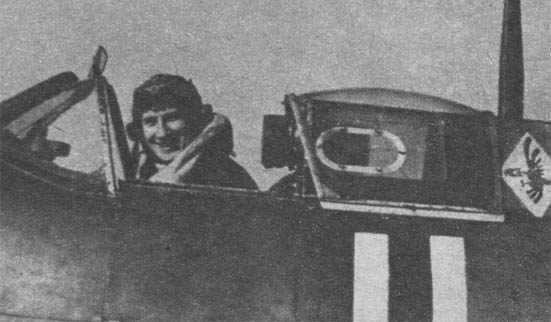 Witold Łanowski w kabinie Spitfire-a polskiego dywizjonu 317