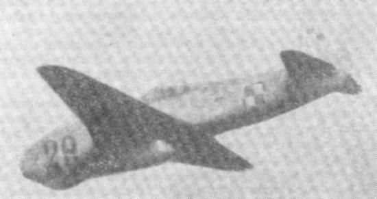 Pierwszy polski myśliwski samolot odrzutowy Jak-17 nr 29. Zdjęcie wykonano 20 sieprnia 1950 roku podczas pokazów na Okęciu.